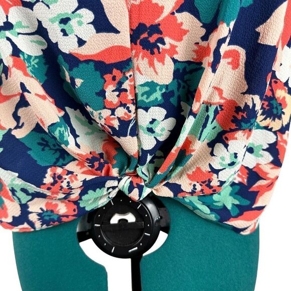 Lush Floral Top - Picture 7 of 10